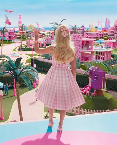 barbie movie 2023 margot robbie pink girly aesthetic hyperfeminine Barbie I, Barbie World ...