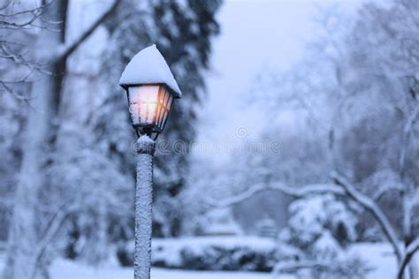 Lamp Post Snow Stock Photos - Download 1,040 Royalty Free Photos