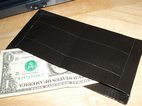 Duct Tape Tutorials: Simple Duct Tape Wallet