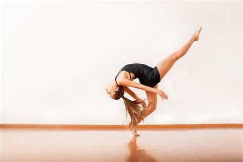 Single ballet dancer on one leg – Bellbird Sports & Spinal