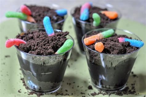 Dirt Cups With Gummy Worms - Mommy's Fabulous Finds