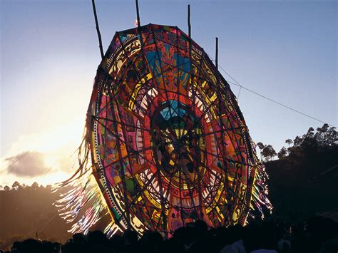 Festivals – All Saints Day (Giant Kites Festival) – STP Guatemala – Tour Operador