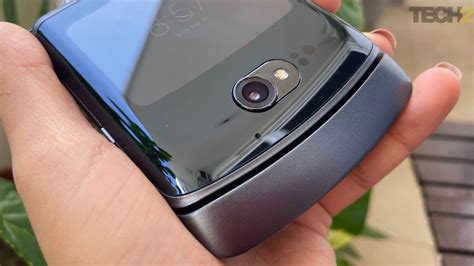 Moto Razr 5G first impressions: It flips, folds but lacks finish – Firstpost