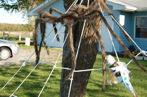 Halloween DIY #2 : Giant Lawn Spiderwebs