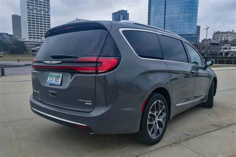 2021 Chrysler Pacifica - Specs, Prices, MPG, Reviews & Photos | Cars.com