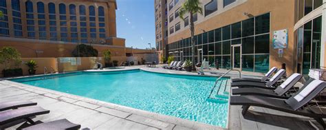 Hotel Rooms in Anaheim, California | Anaheim Marriott Suites