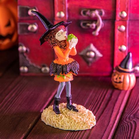 Halloween Decorative Witch Statue Resin Pumpkin Elegant Witch Doll Figure Sculpture Ornaments ...