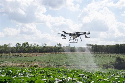 Agricultural Spraying Drones: DJI AGRAS T30 – the Precision Agricultural Drone - DRONEHRP - DJI ...