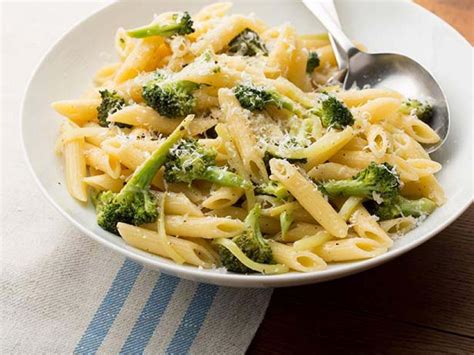 Garlic Oil Sauteed Pasta with Broccoli Recipe | Melissa d'Arabian | Food Network