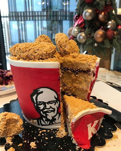 Cake that looks like a bucket of KFC fried chicken - Последний торт в ...