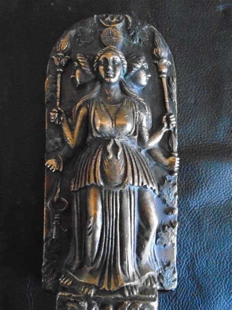 Hecate Statue/ Bronze Metal/ Hekate Statue/ Hekate Altar/ Oak - Etsy