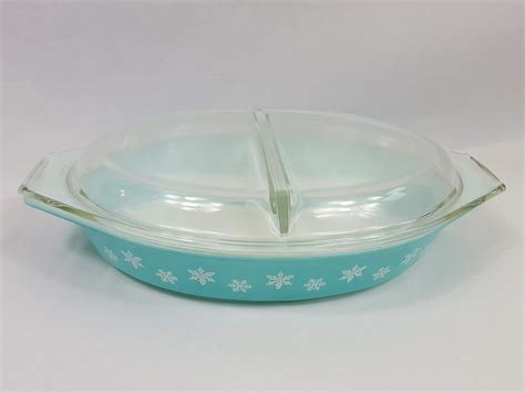 Amazon.com: Vintage Pyrex Turquoise Divided Snowflake Casserole Dish #28 w/Lid: Pyrex Divided ...