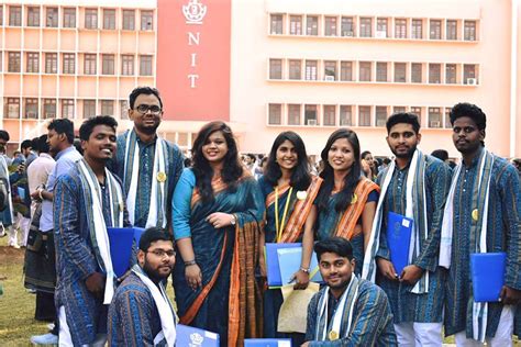 NIT Rourkela in Odisha goes local for Convocation attire, Sambalpuri attire clad students check ...