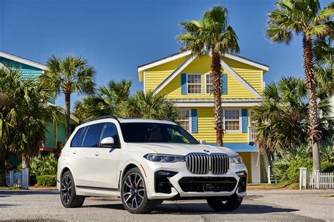 Gallery: 2019 BMW X7 xDrive50i in Mineral White Metallic