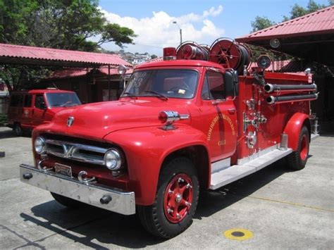 1953 Ford fire truck