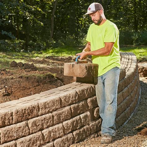 How to Build a Sturdy Retaining Wall That Will Last a Lifetime