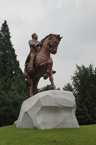 Kim Il-sung Statue - Pyongyang