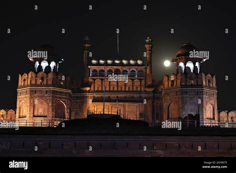 The red fort in Delhi, India by night with the full moon in the back Stock Photo - Alamy