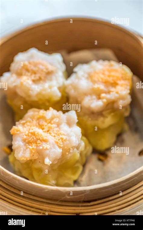 Chinese dim sum Shumai Stock Photo - Alamy