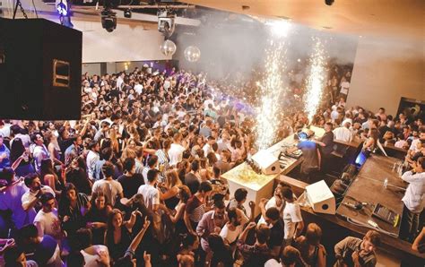 Nightlife in Porto: 15 Best Bars & Clubs to Party the Night Away