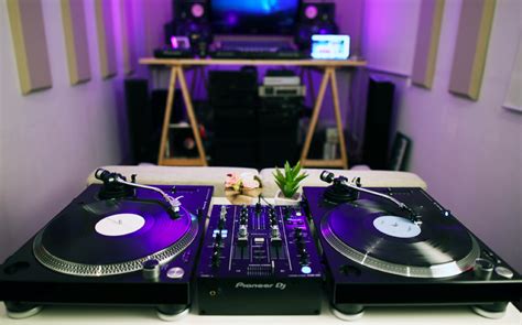 Roundup: The 9 Best DJ Turntables Of 2024 - Digital DJ Tips