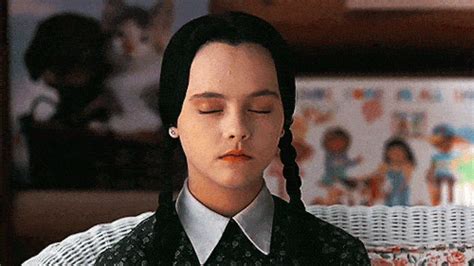 Wednesday Addams Gif - GIFcen