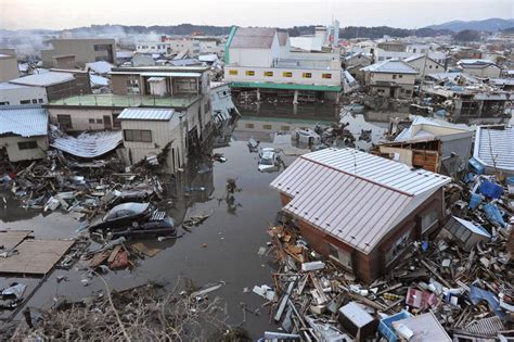 DEVASTATING IMAGES OF THE TSUNAMI IN JAPAN: 46 Tsunami Photos in Japan 2011