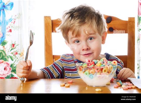 Young boy eating cereal Stock Photo - Alamy