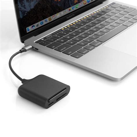 USB-C Pro Fastest Card Reader for microSD, SD, & cFast Card | HyperDrive