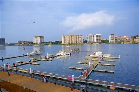 Kochi International Marina - Wikipedia