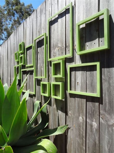 25 Ideas for Decorating your Garden Fence