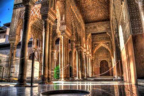 File:Alhambra - Patio de los Leones in the morning sun - July 2011.jpg - Wikimedia Commons