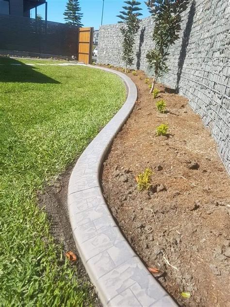 Kwik Kerb by Buckley | Continuous concrete edging | Concrete garden edging, Garden kerbing ideas ...