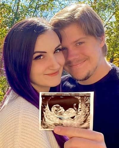 LaurenzSide is pregnant with their first baby! Know about her married life and her popularity on ...