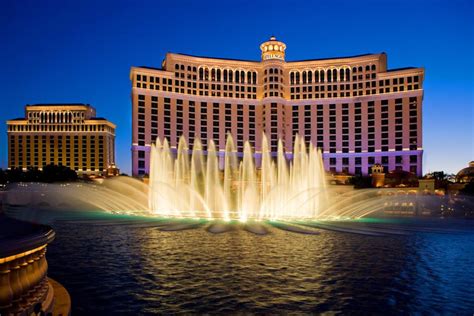 Bellagio Fountain, The Grandest Fountain At The Bellagio Hotel, Las Vegas - Traveldigg.com