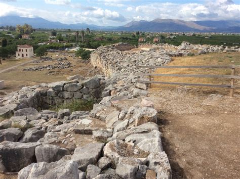 Tiryns: Mycenaean Citadel And Palace Inside Cyclopean Walls - Euscentia