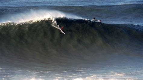 Two Tows and a Paddle: Nazare, December 11th