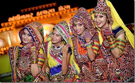 What dress to wear in this year Garba dance and Navratri festival | Nisha Henna Arts Austin Blog