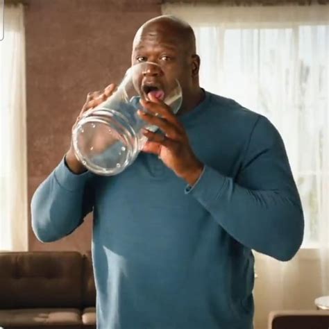 Shaq holding my beverage : ShaqHoldingThings