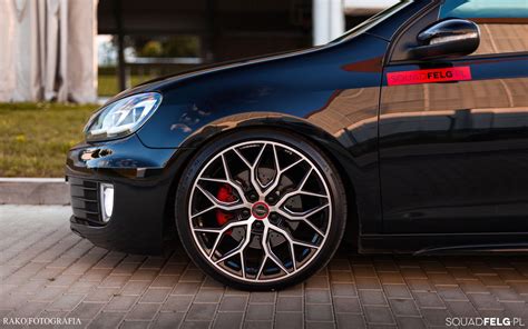 Volkswagen Golf GTI VI Black with Vossen HF-2 Aftermarket Wheels | Wheel Front