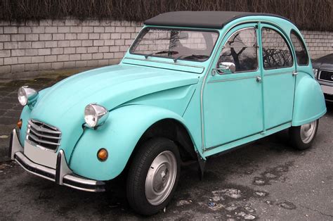 File:Citroen 2CV front 20090329.jpg