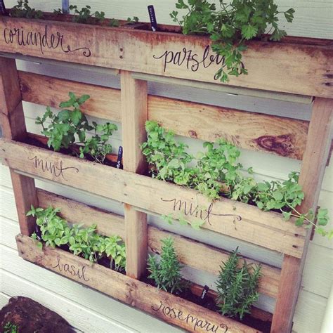 25 DIY Pallet Wood Projects