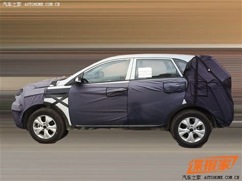 Kia's version of the Hyundai ix25 spied in China