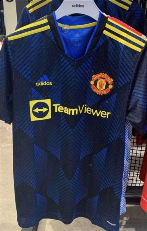 Unreleased Manchester United 2021/22 third kit spotted in shops