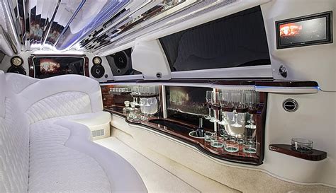 Minneapolis Limo Service, Airport Car Service, SUVs, Party Buses, Shuttles