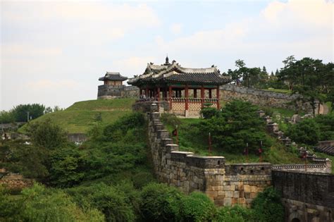 Korean Folk Village + Hwaseong Fortress (UNESCO Heritage) Tour