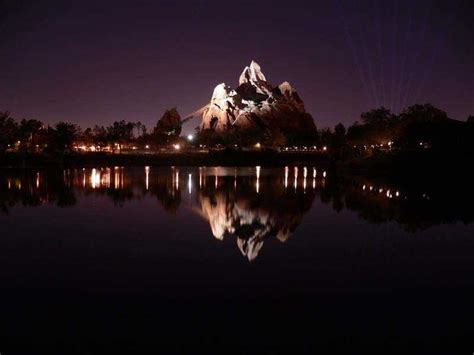 Expedition Everest at night - Photo 18 of 20