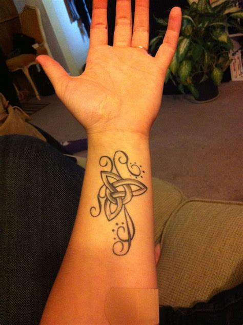 Pin by Trinity Smith on Tattoo | Celtic knot tattoo, Knot tattoo, Irish tattoos