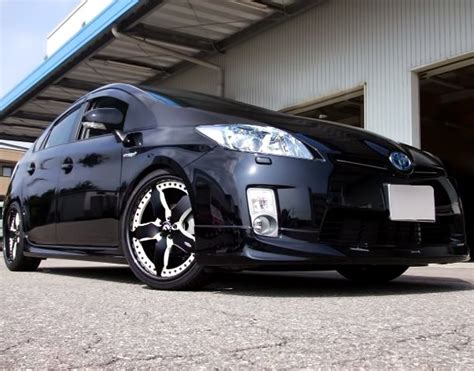 Custom Wheels: Prius Custom Wheels