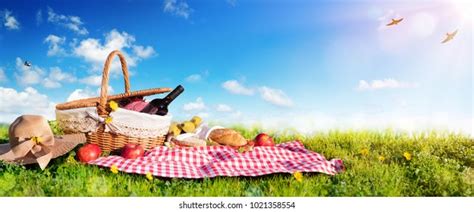 643,005 Summer Picnic Images, Stock Photos & Vectors | Shutterstock